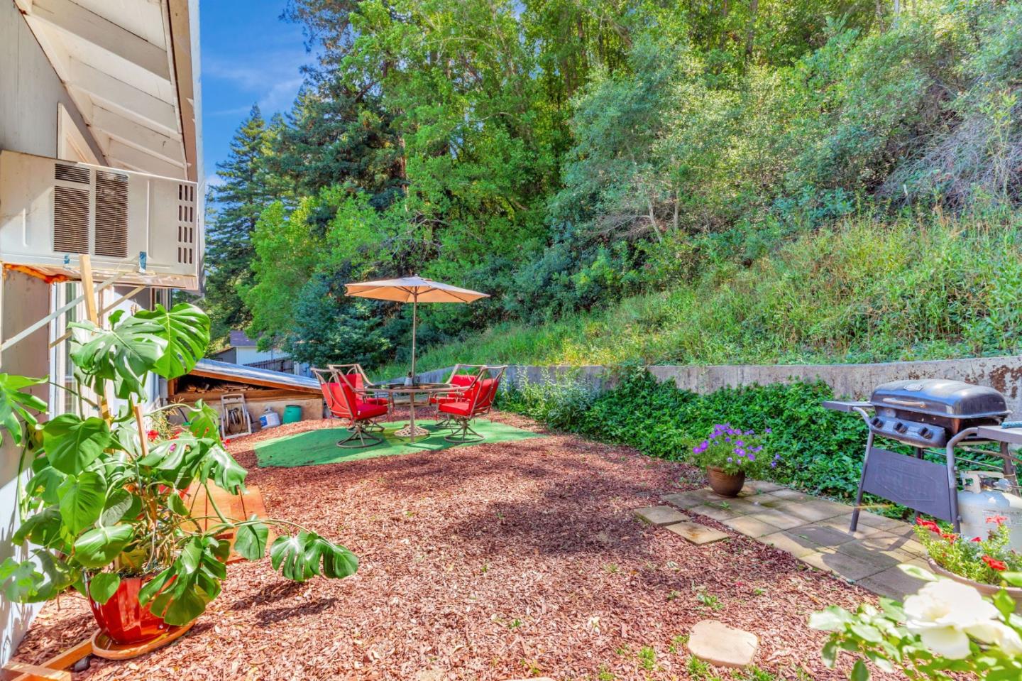 7185 Redwood Retreat Road