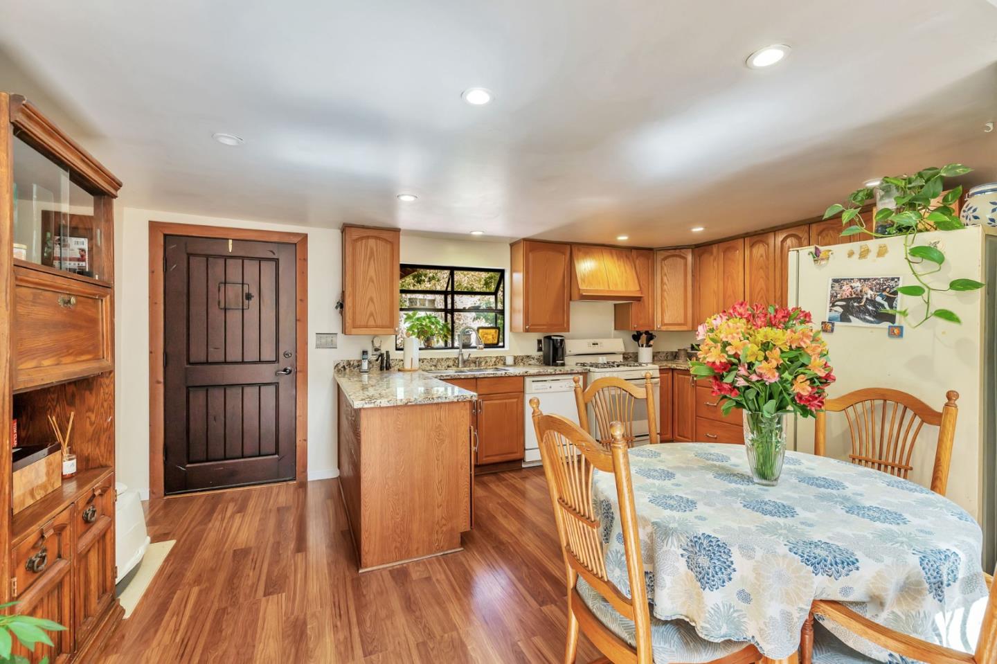 7185 Redwood Retreat Road