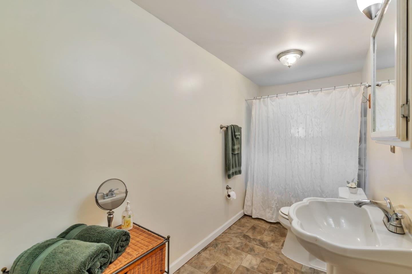 7185 Redwood Retreat Road