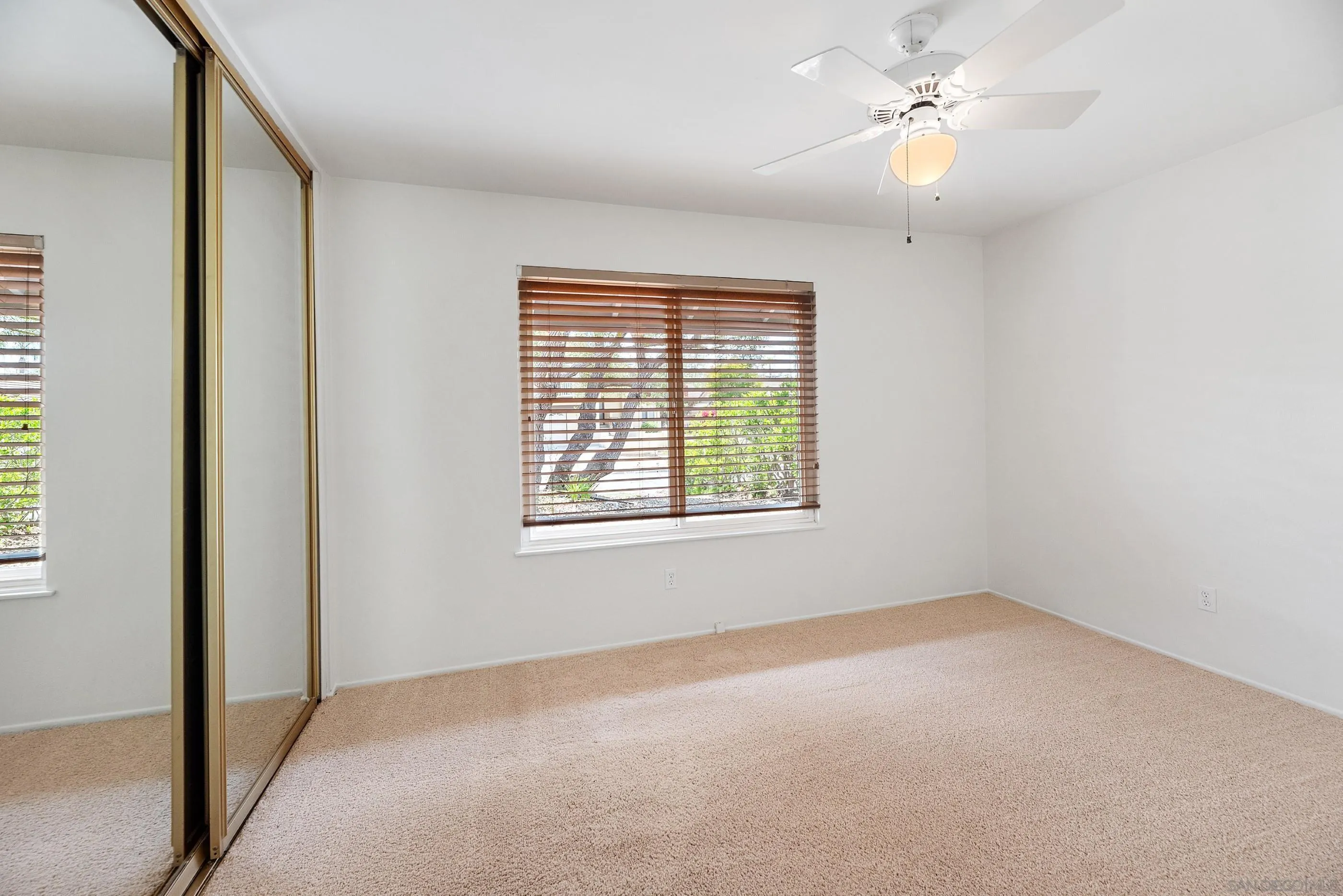 12588 Perla Ct