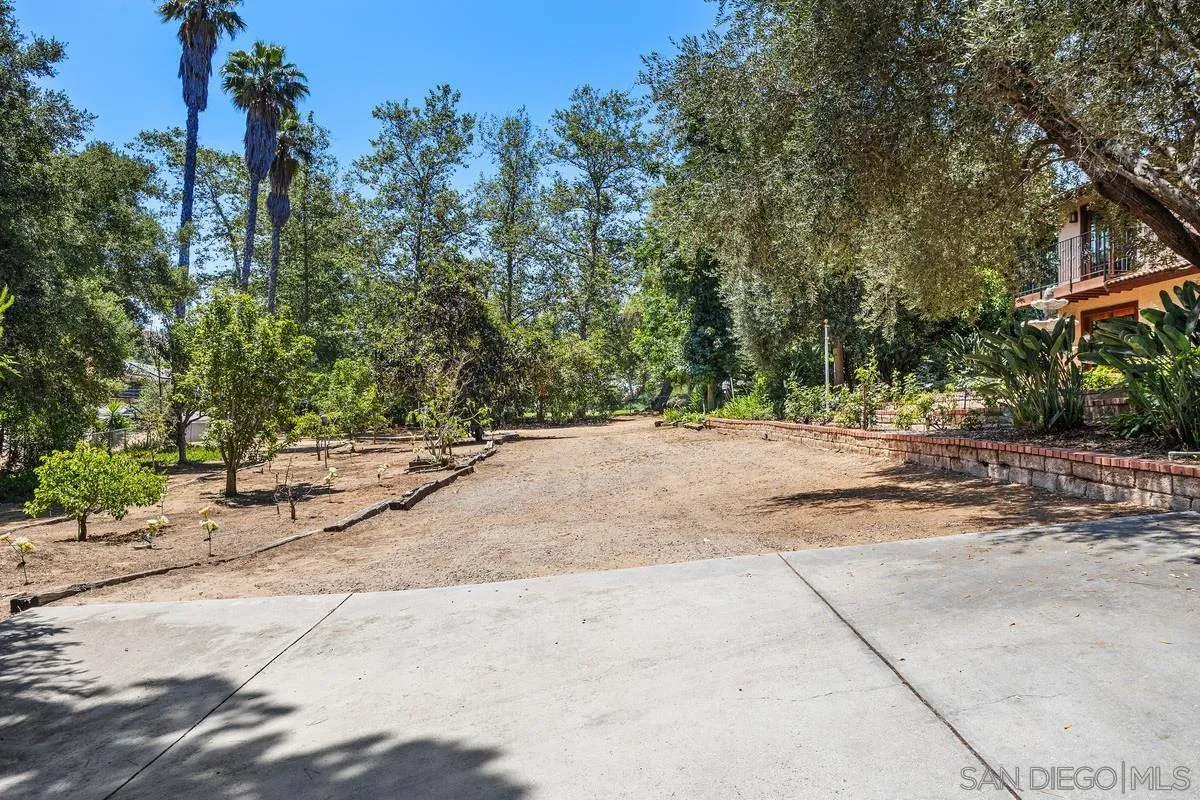 14210 Tierra Bonita Road, Poway