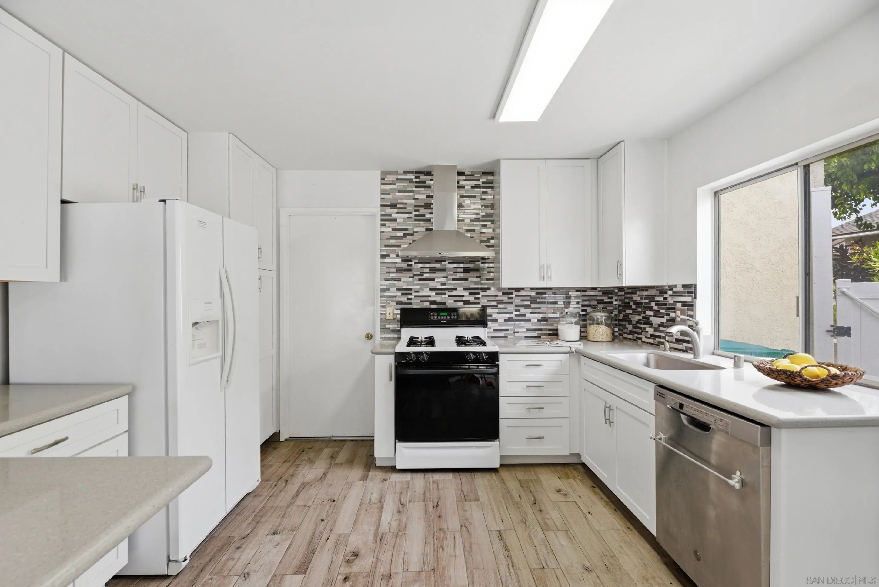 13011 Avenida Grande