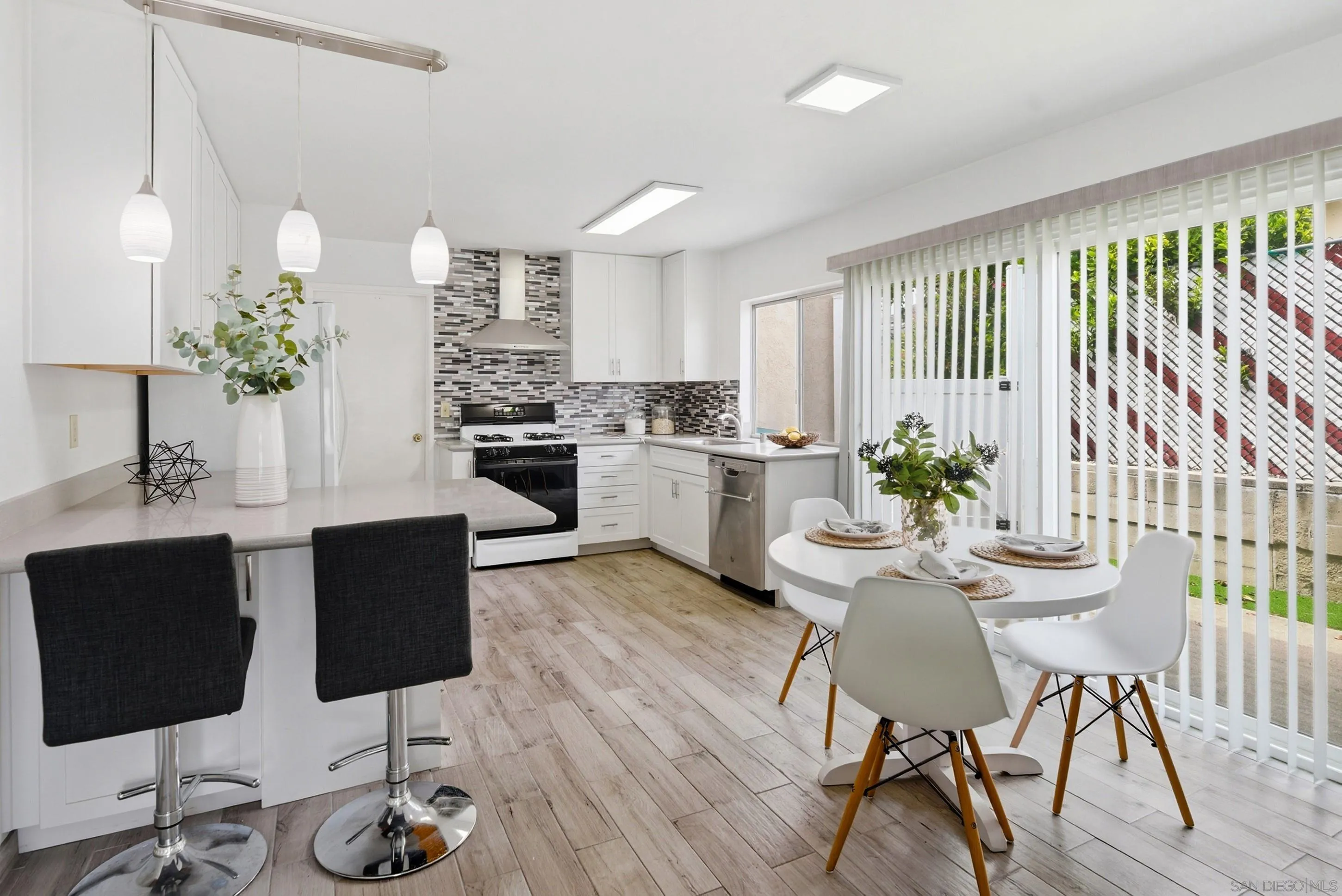 13011 Avenida Grande