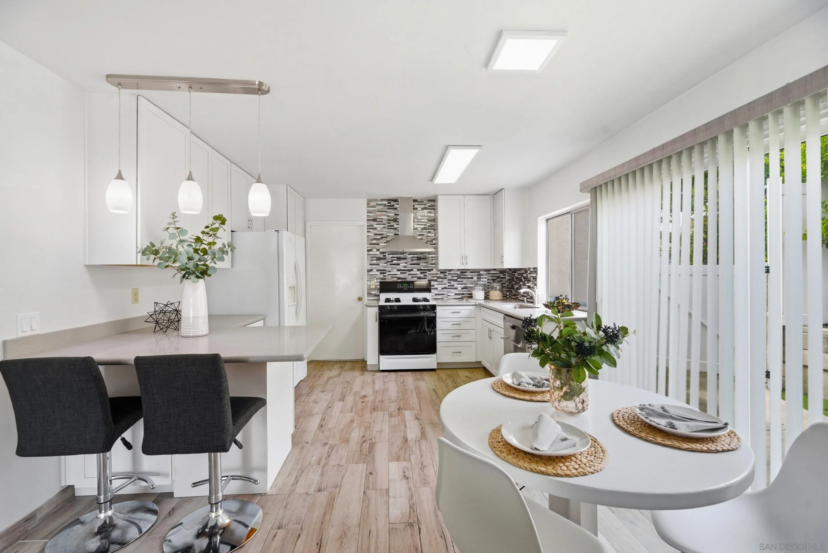 13011 Avenida Grande