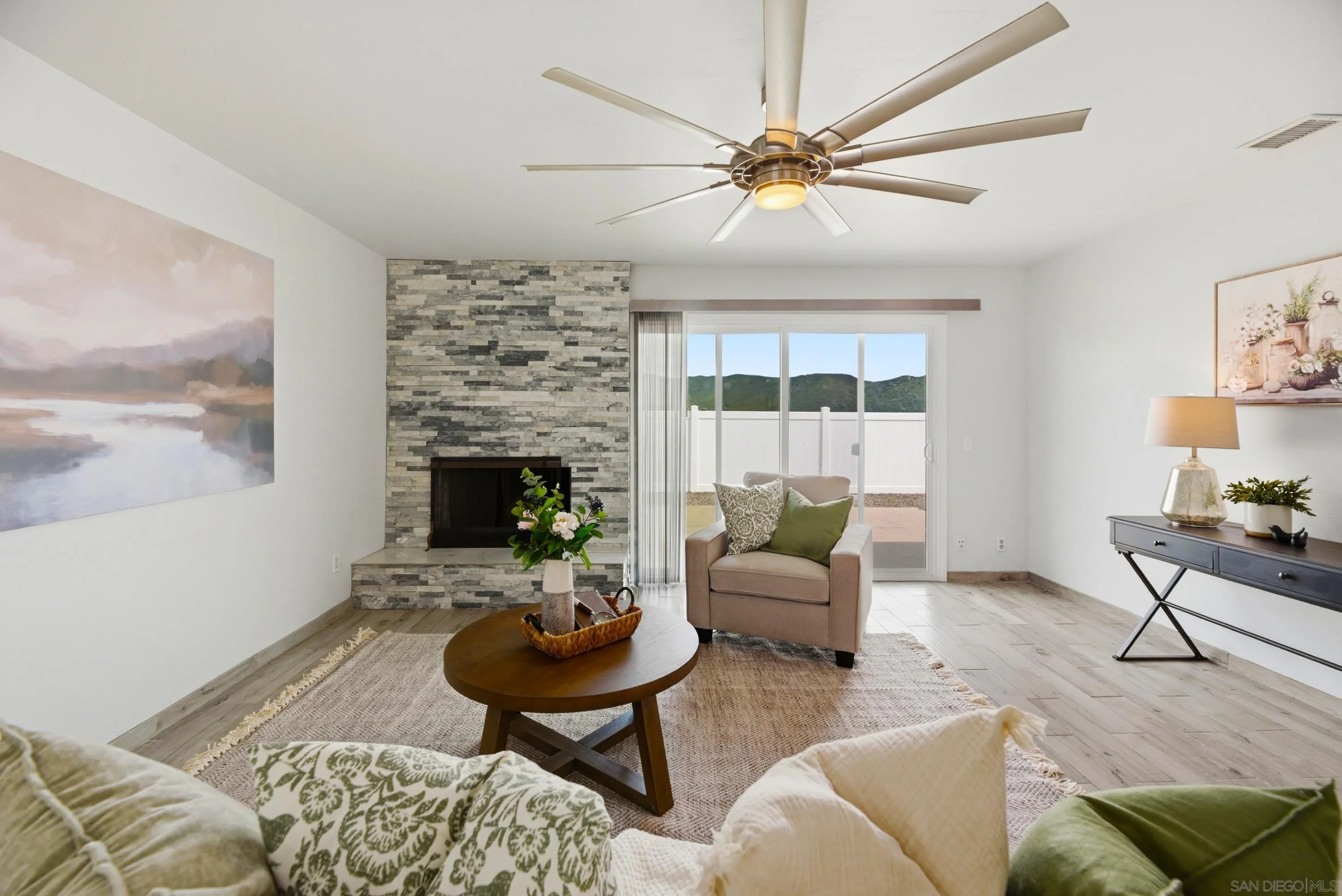 13011 Avenida Grande