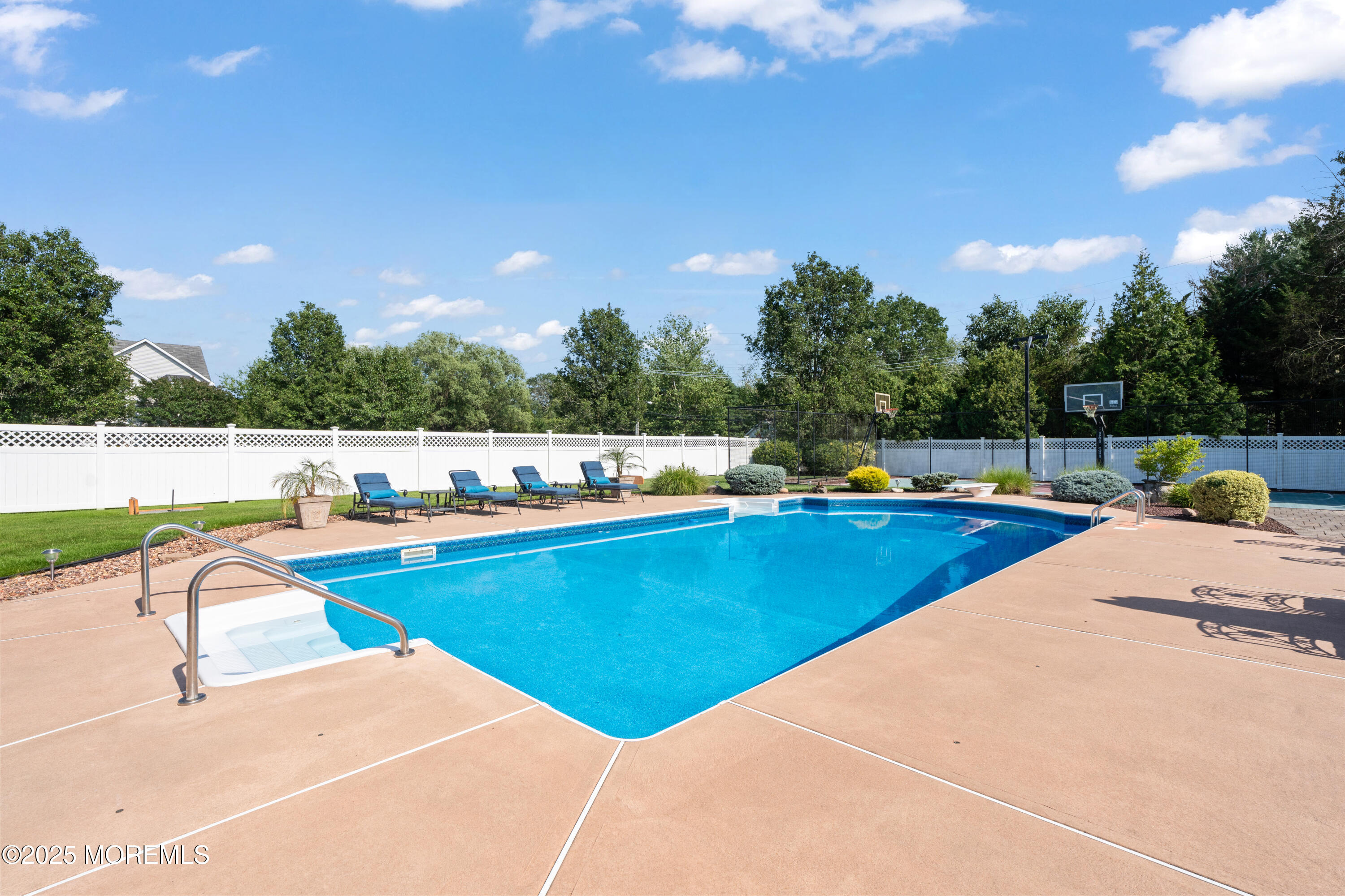 120 Newington Lane