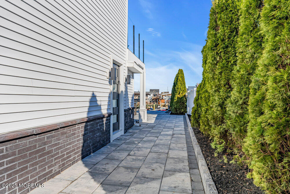 320 Silver Lagoon Drive