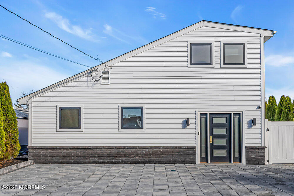 320 Silver Lagoon Drive