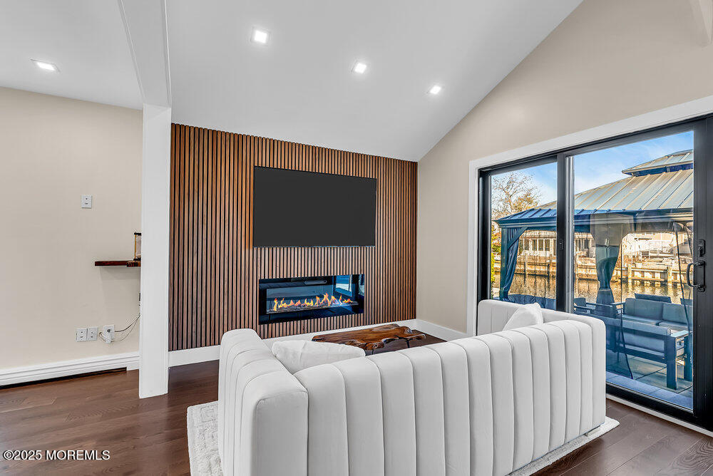 320 Silver Lagoon Drive