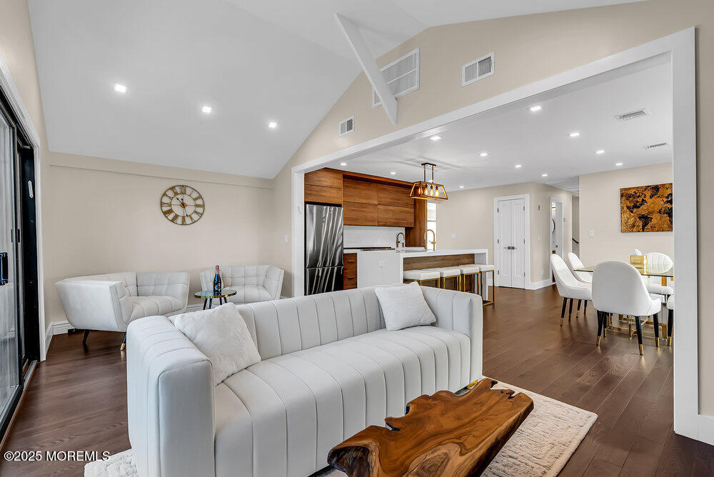 320 Silver Lagoon Drive