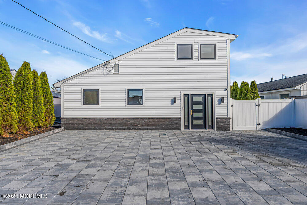 320 Silver Lagoon Drive
