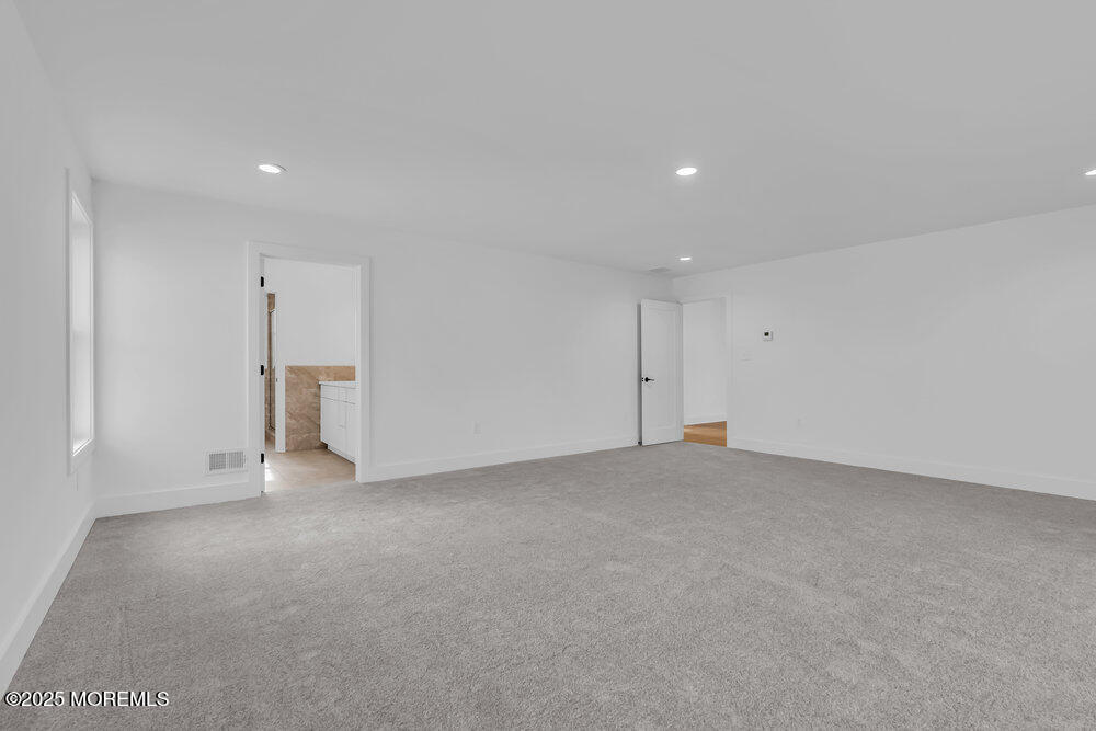 122 Arch Way
