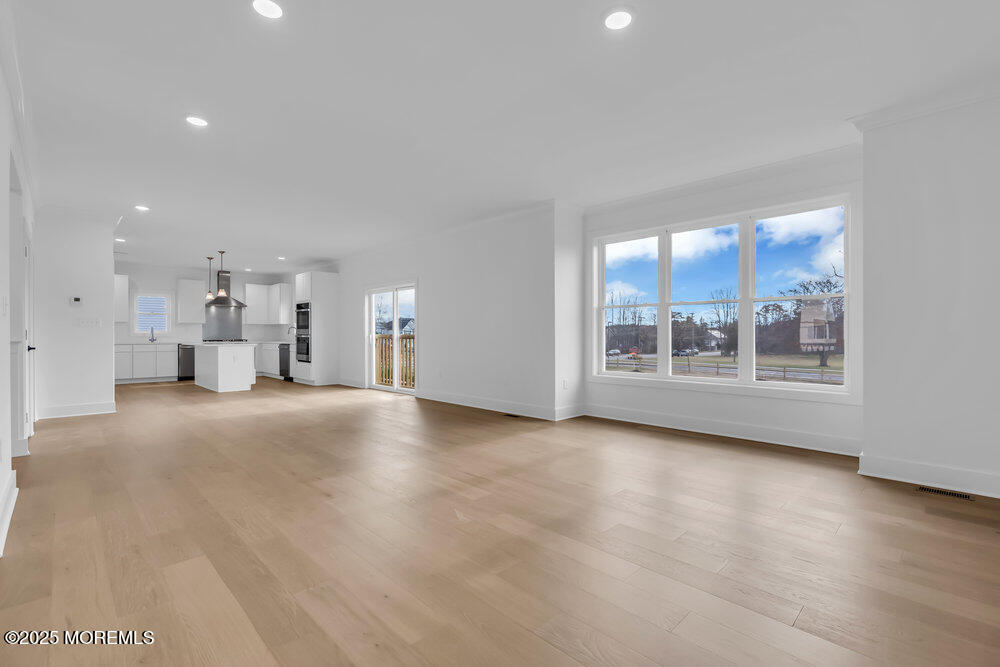 122 Arch Way