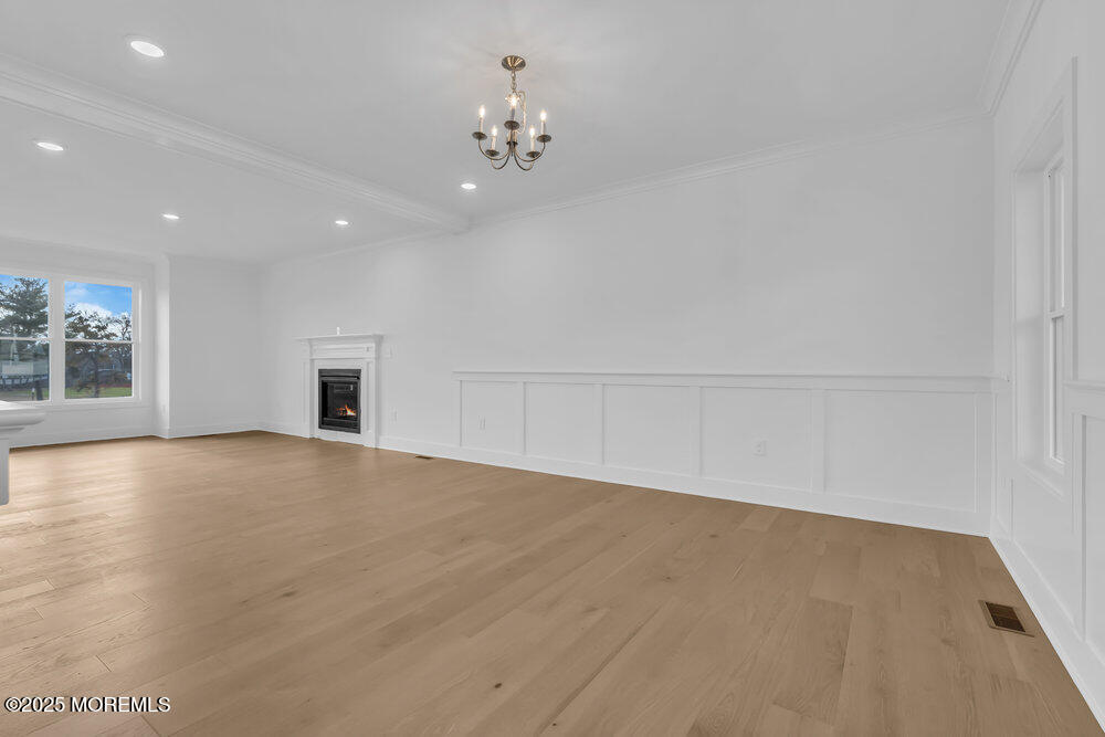 122 Arch Way