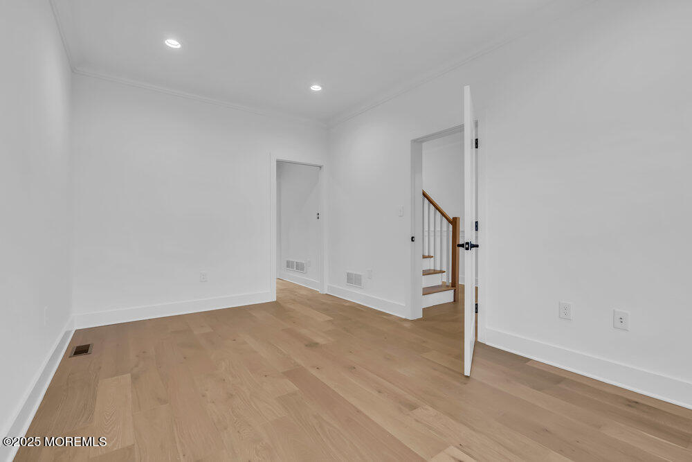 122 Arch Way
