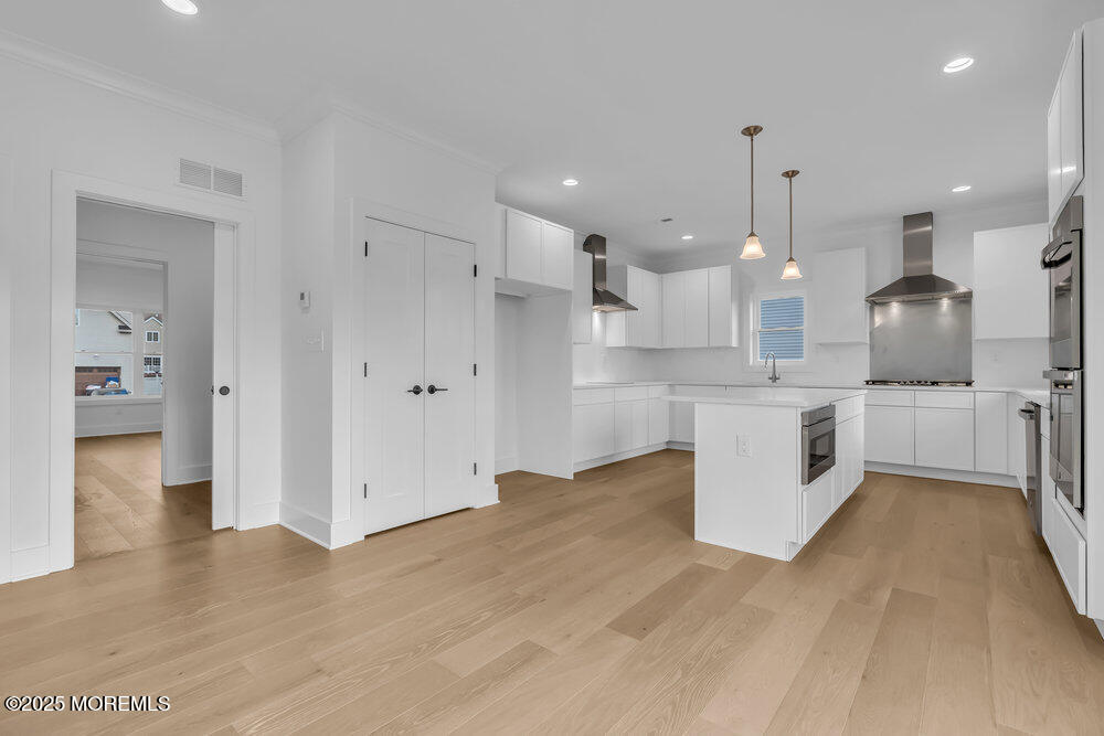 122 Arch Way