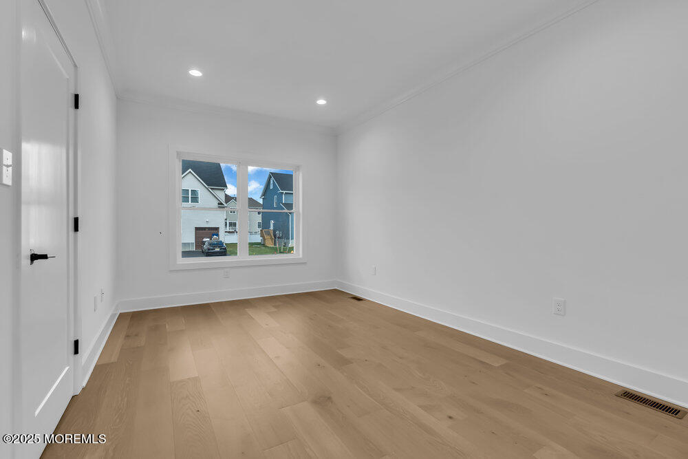 122 Arch Way