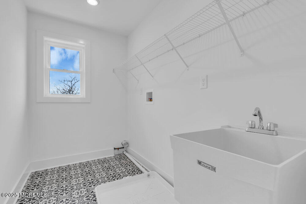 122 Arch Way