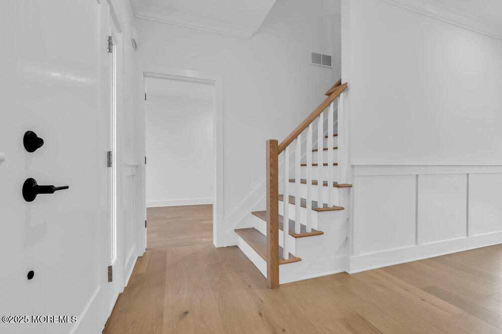122 Arch Way