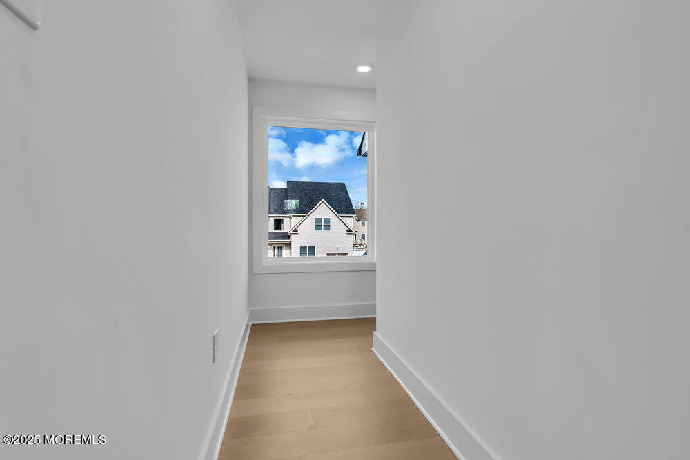 122 Arch Way