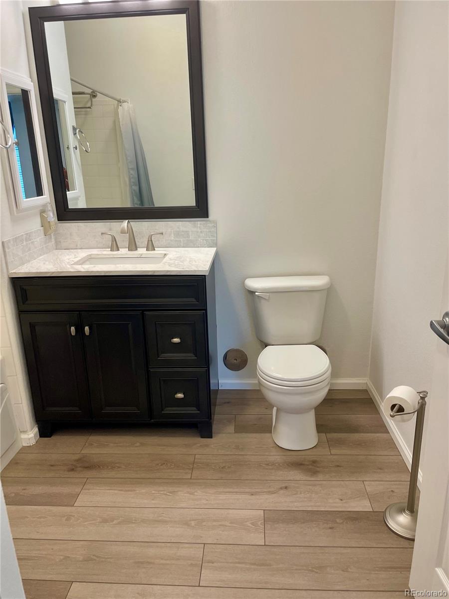 474 Black Feather Loop Unit: 401