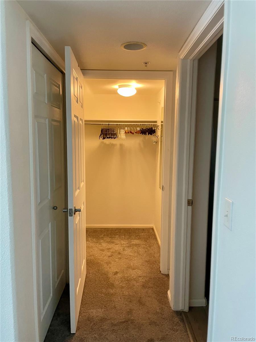 474 Black Feather Loop Unit: 401