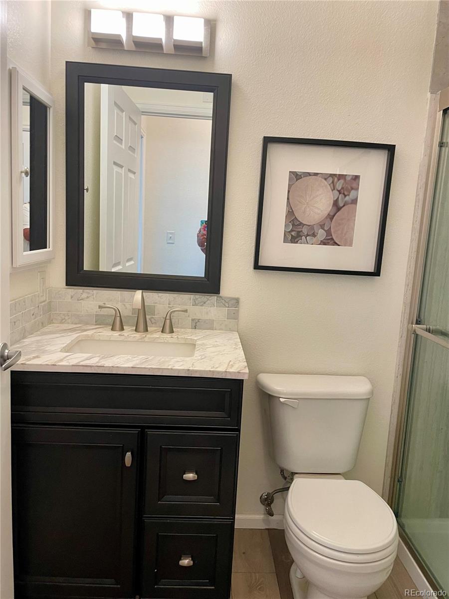 474 Black Feather Loop Unit: 401