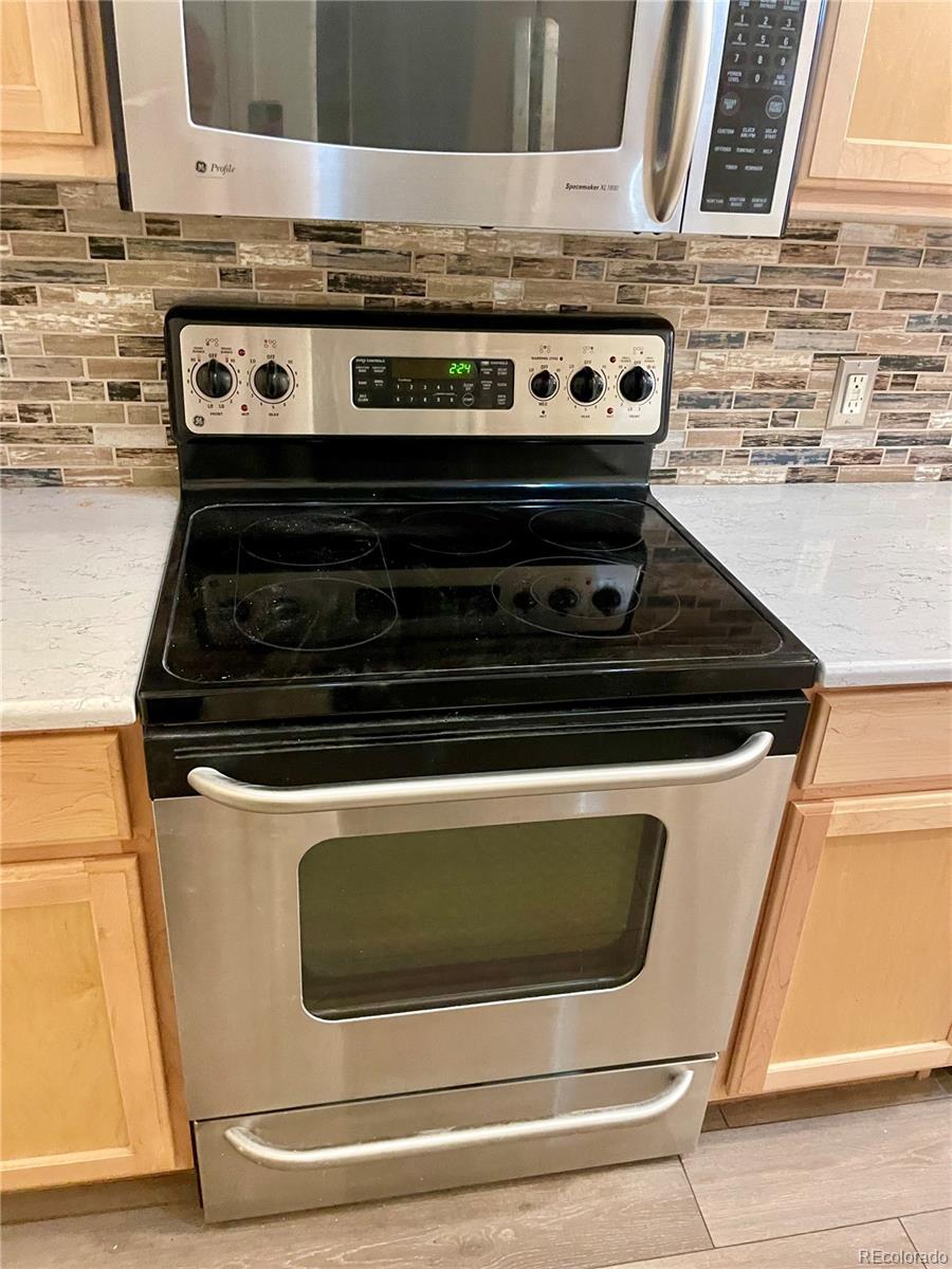 474 Black Feather Loop Unit: 401
