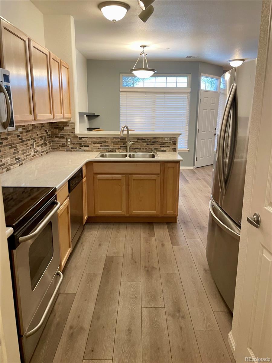 474 Black Feather Loop Unit: 401