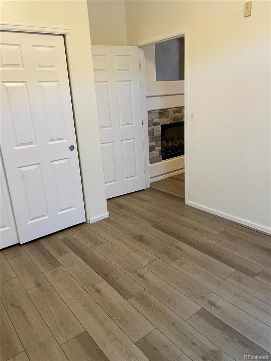 474 Black Feather Loop Unit: 401