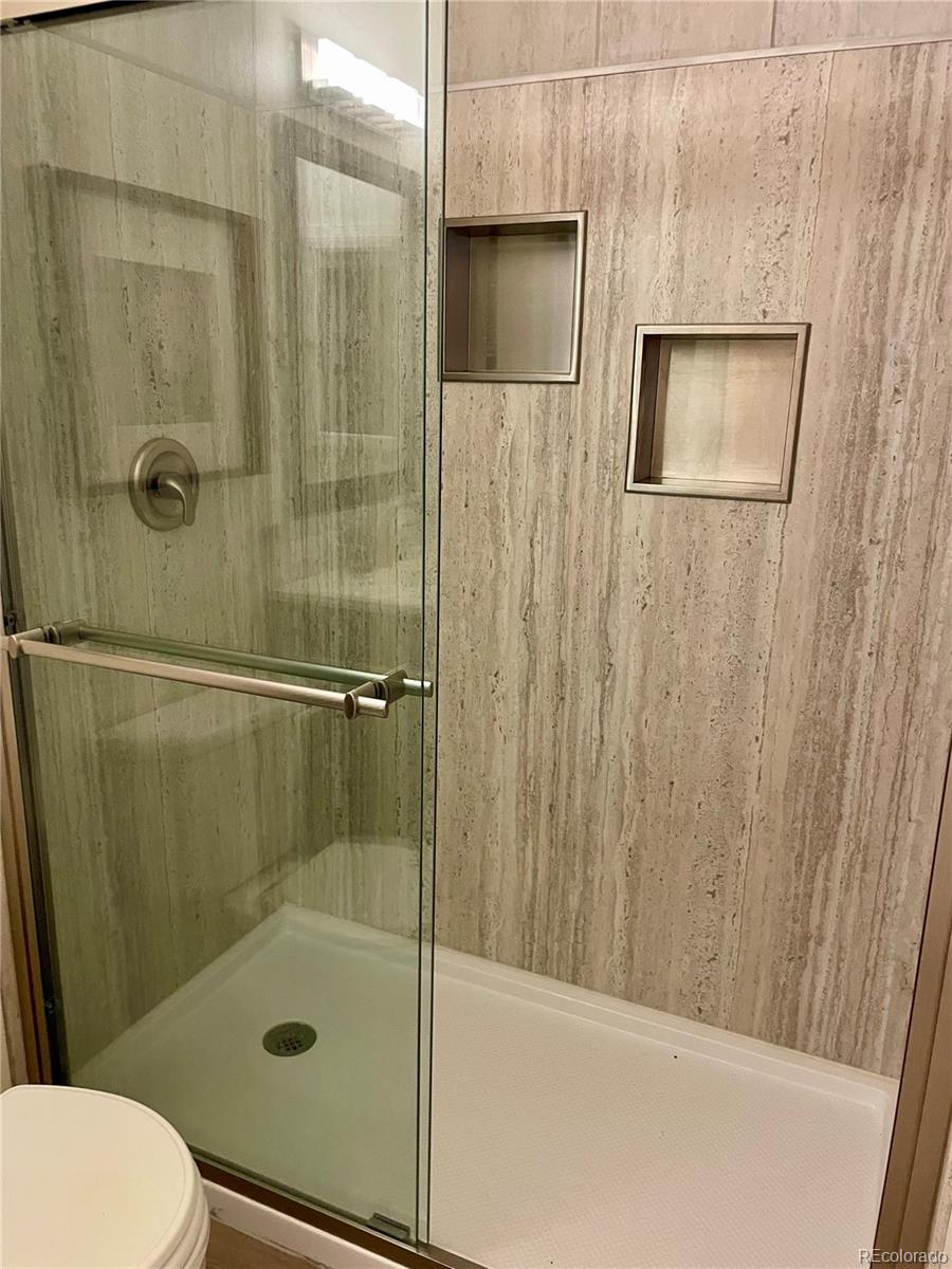 474 Black Feather Loop Unit: 401