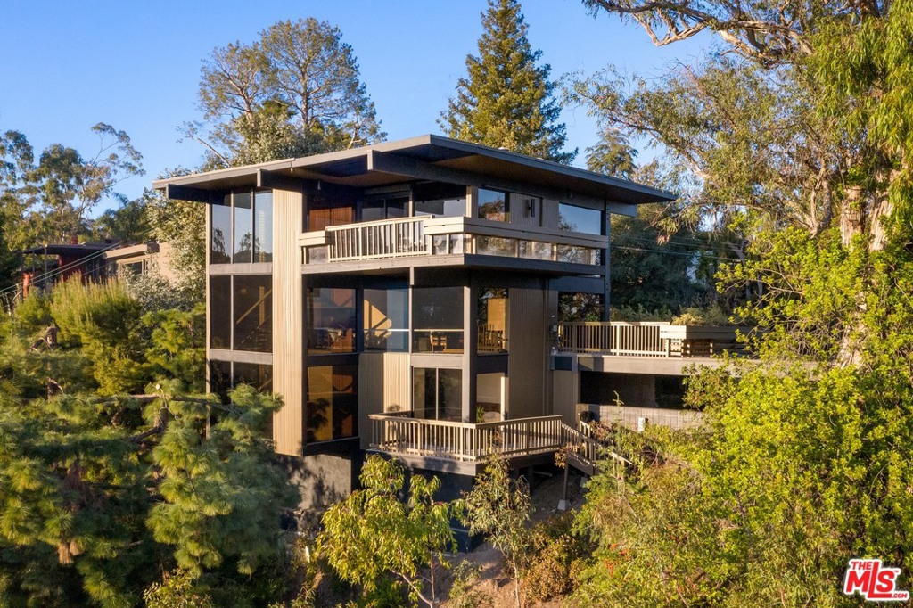 1249 N TIGERTAIL Road