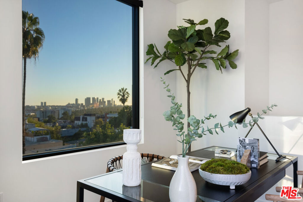 1223 Larrabee Street Unit: 4
