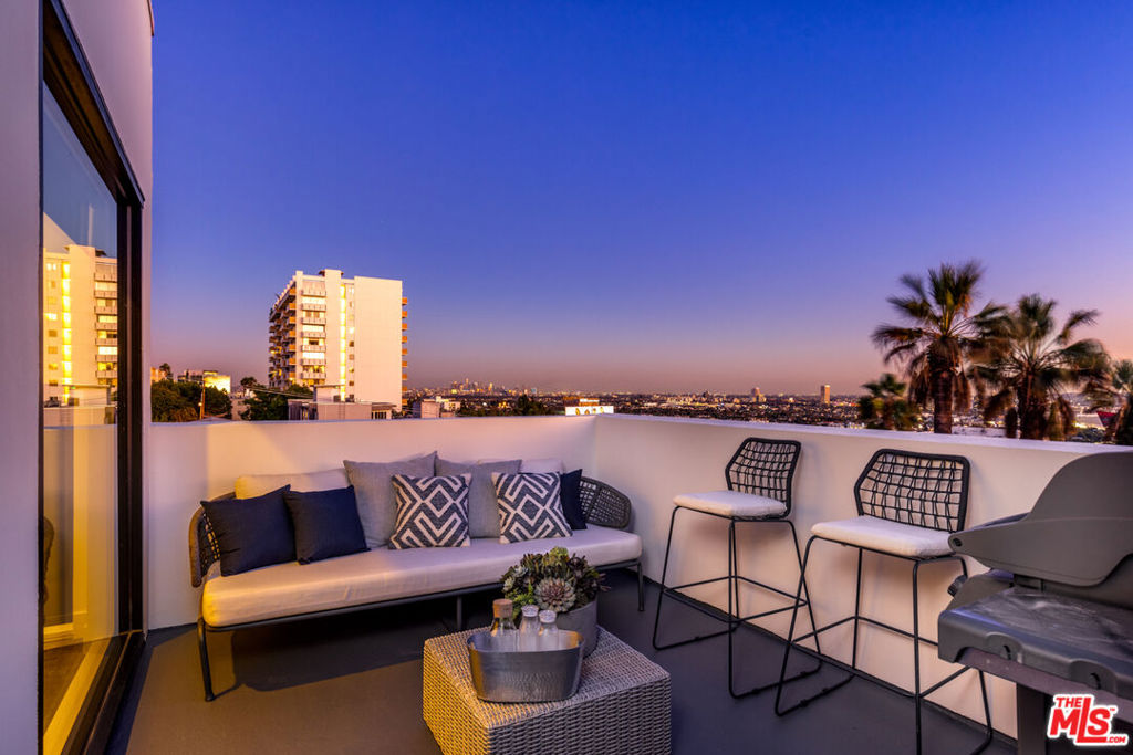 1223 Larrabee Street Unit: 4