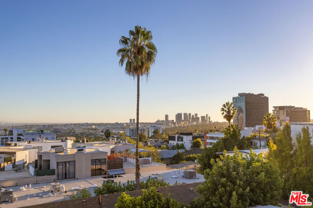 1223 Larrabee Street Unit: 4