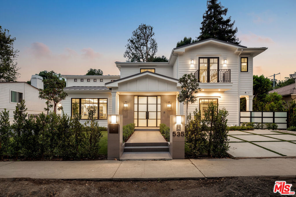 535 N Bundy Drive