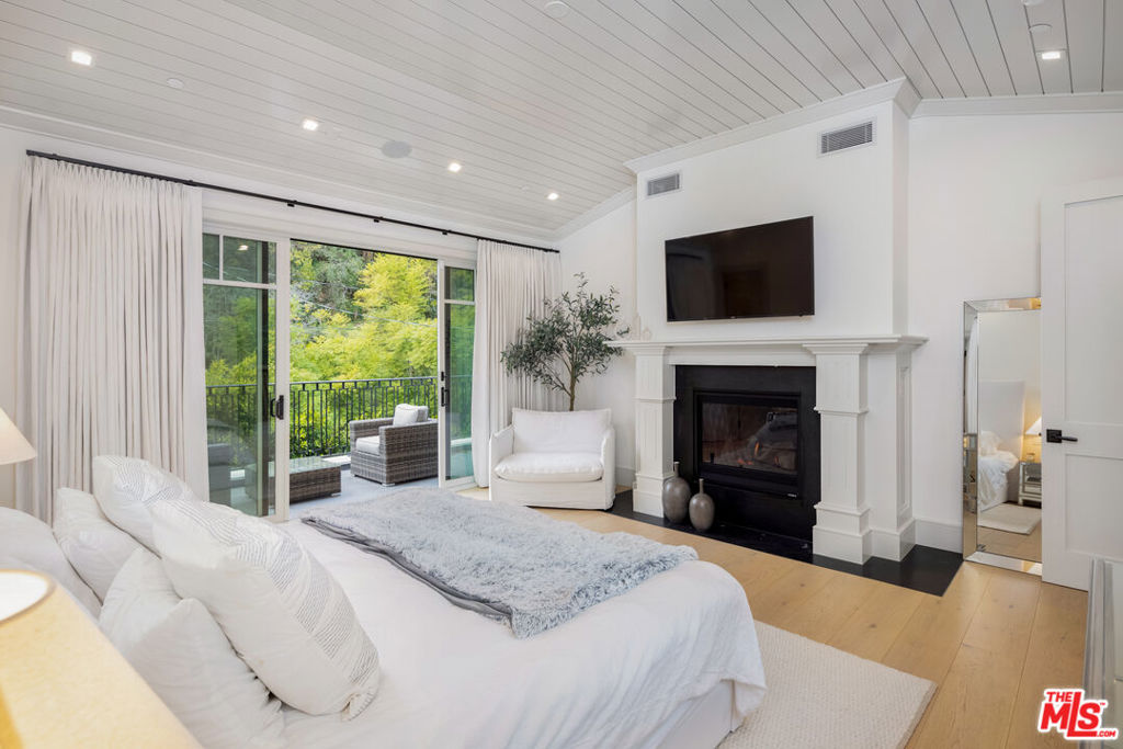 535 N Bundy Drive