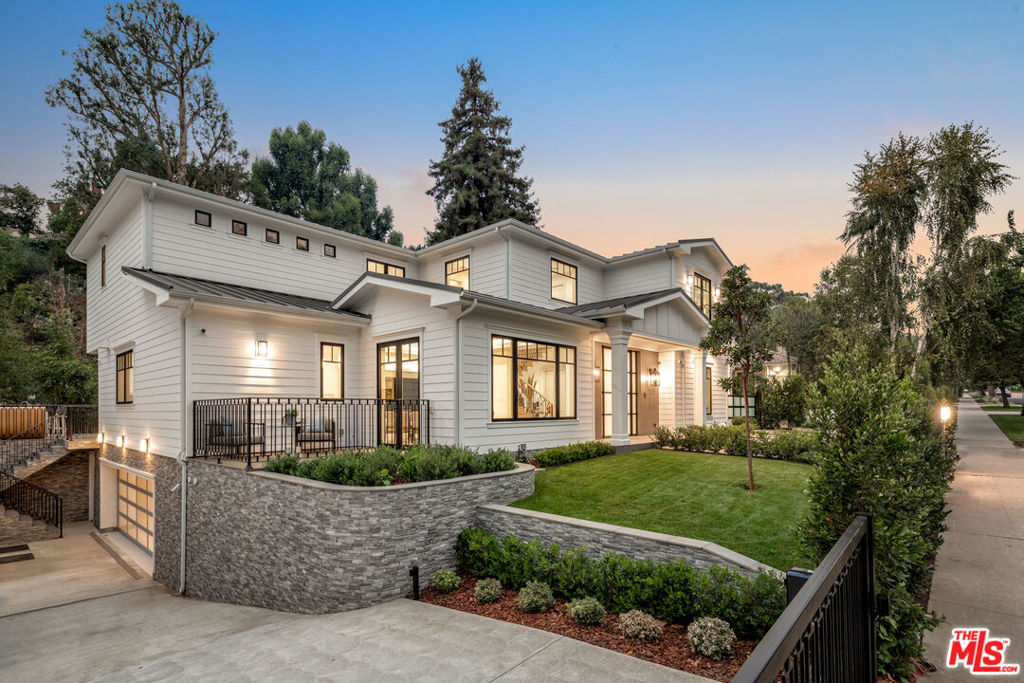 535 N Bundy Drive