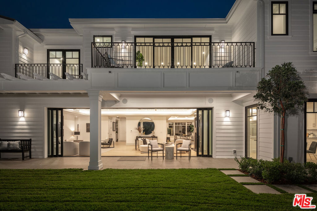 535 N Bundy Drive