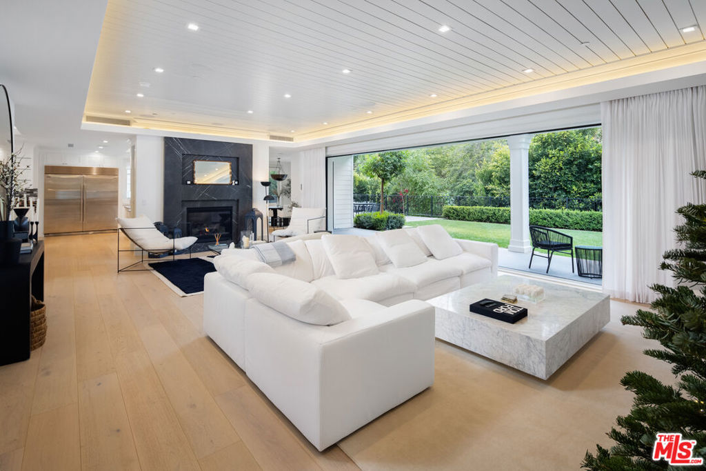 535 N Bundy Drive