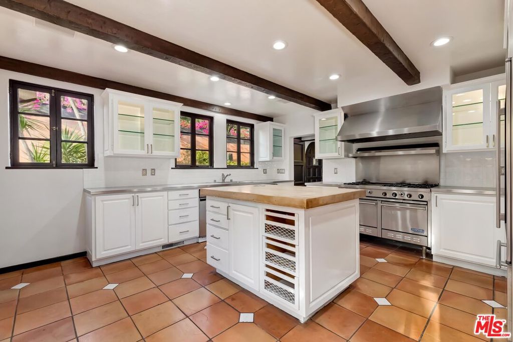 2441 CHISLEHURST Drive 