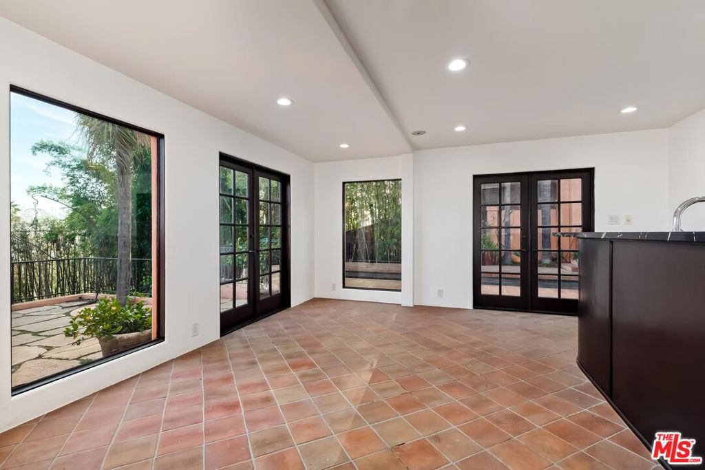 2441 CHISLEHURST Drive 