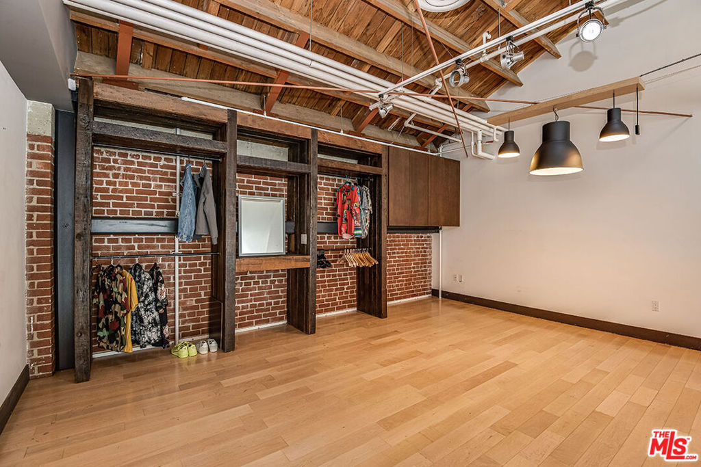 130 S Hewitt Street Unit: 21