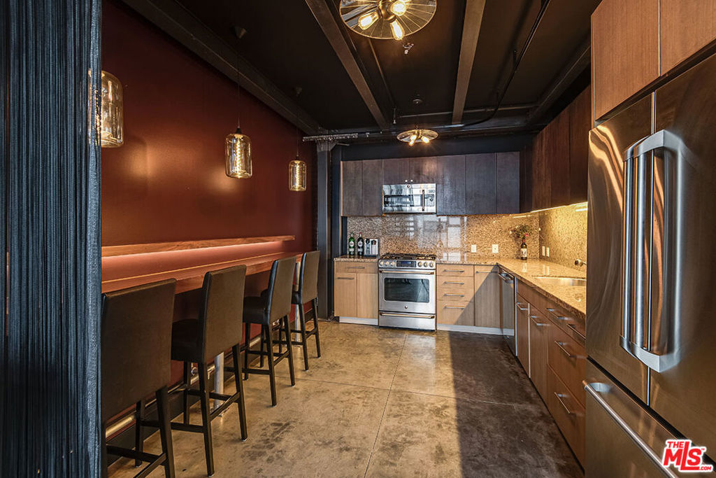 130 S Hewitt Street Unit: 21