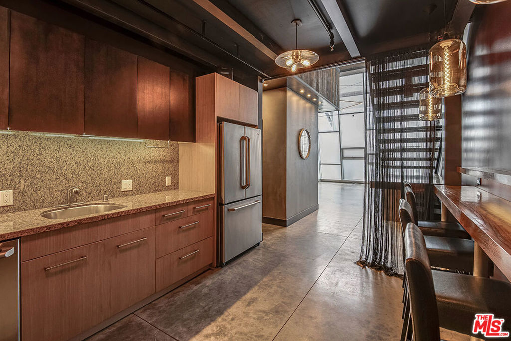 130 S Hewitt Street Unit: 21