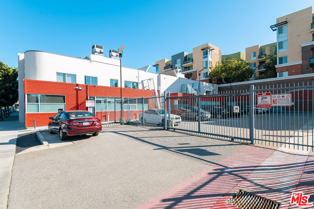 130 S Hewitt Street Unit: 21