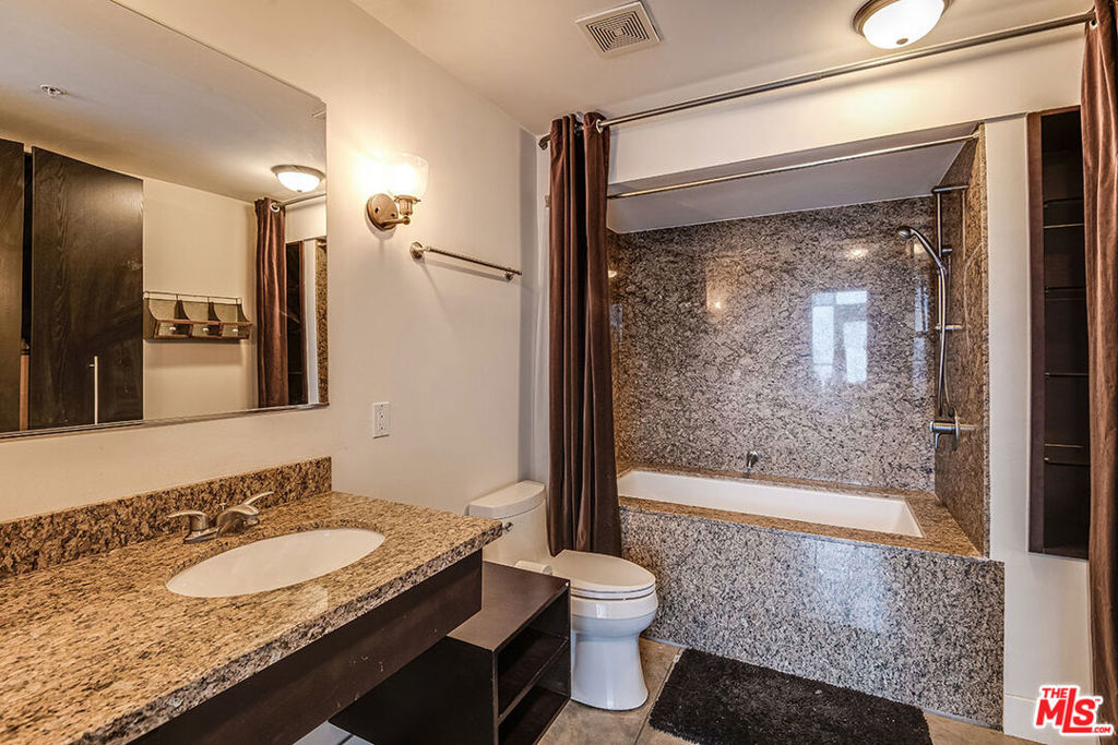 130 S Hewitt Street Unit: 21