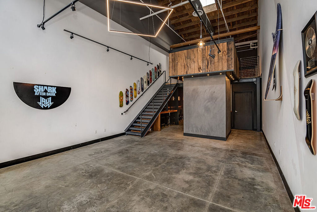 130 S Hewitt Street Unit: 21