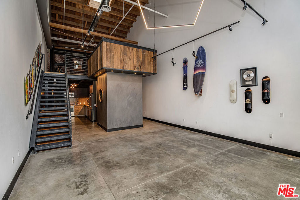 130 S Hewitt Street Unit: 21