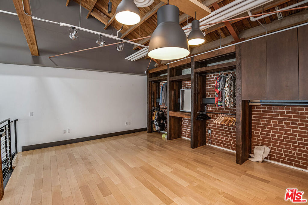 130 S Hewitt Street Unit: 21